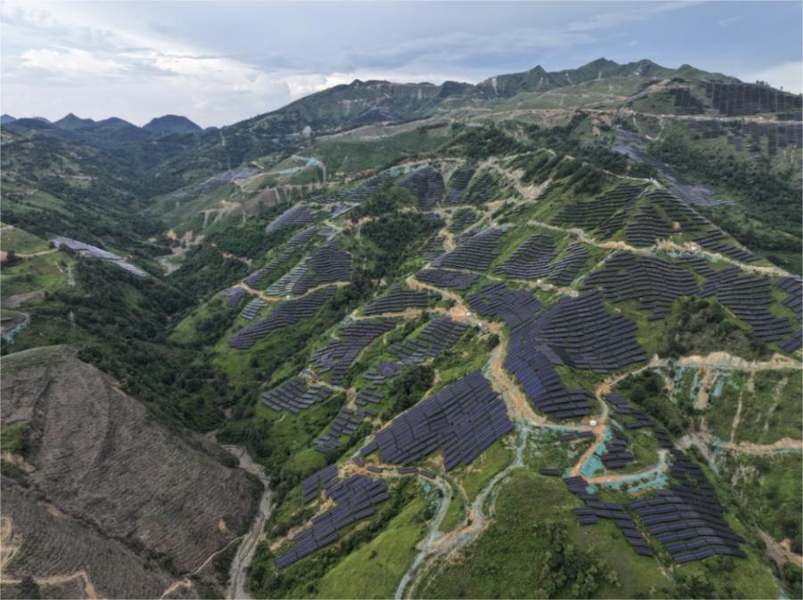 IRENA: Adições globais de energia solar atingem recorde de 511 GW em 2025